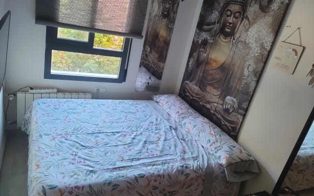 Quarto bonito num apartamento decorado e bem localizado perto do...