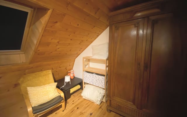 Habitación en un pueblo de media montaña