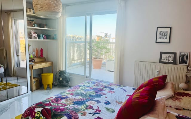 Beautiful large bedroom in apartment with 46m2 terrace
