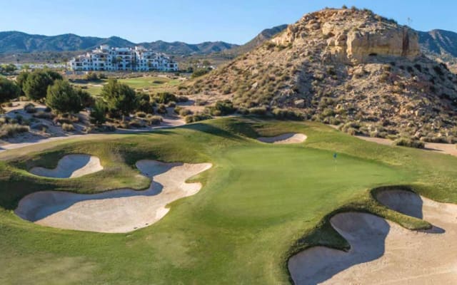 Magnifique penthouse sur un terrain de golf ensoleillé