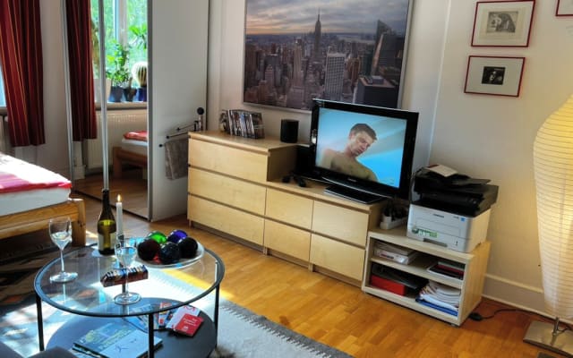 Cheerful host, close to main station, trade fair, airport - quiet...