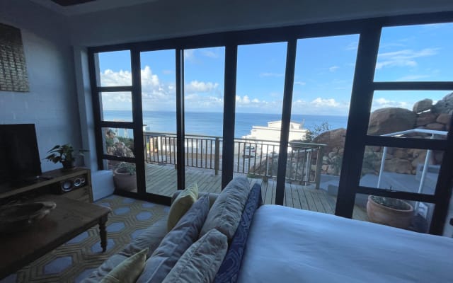 Cairnside Studio Apartment with beautiful views over False Bay