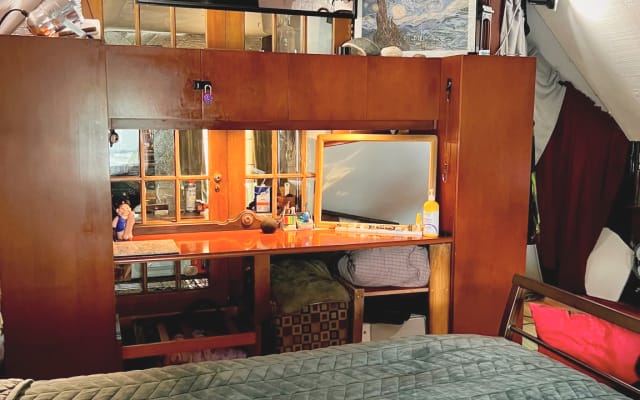 Sala estilo loft convidativa para partilhar