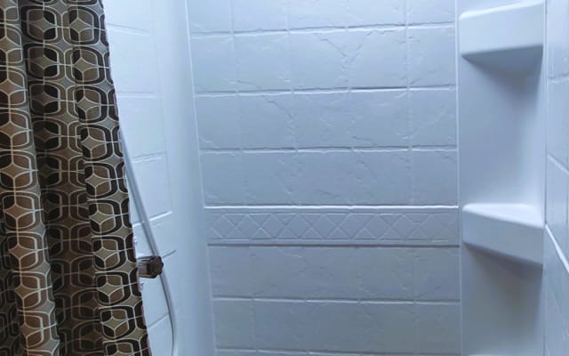 Kevins Inserat auf misterb&b - Spacious walk-in shower