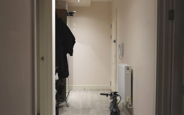 private bedroom in heart of shoreditch  - Picture 11