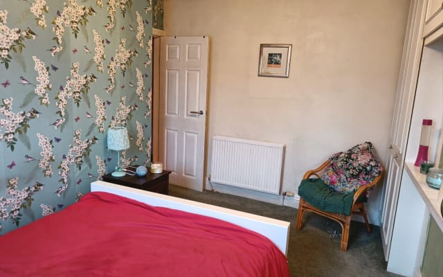 Double Bedroom In Spacious House Within 10 Minutes Walk To Promenade