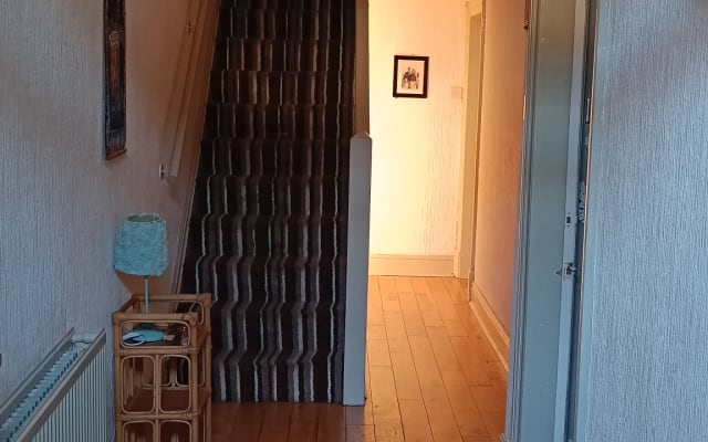 Double Bedroom In Spacious House Within 10 Minutes Walk To Promenade