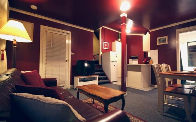 Annonce de Adrian sur misterb&b - Cosy Lounge Room and Full Kitchen