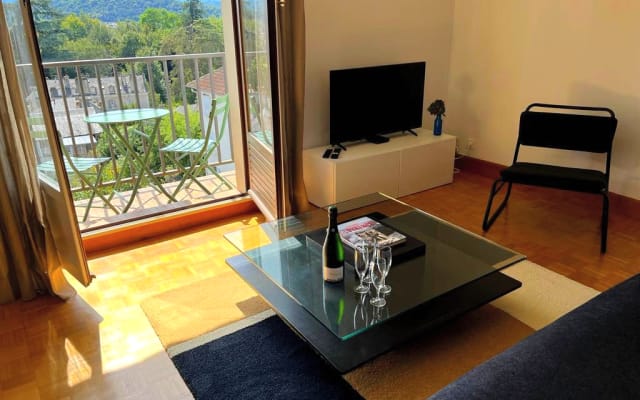 Beautiful apartment in Pau with view of the Pyrenees