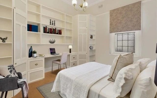 Large room in Beautiful old mansion in Manly.  Friendly and relaxed.