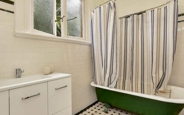 Large room in Beautiful old mansion in Manly.  Friendly and relaxed.