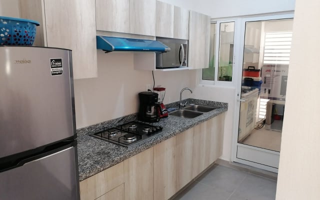 hermoso y confortable departamento en condominio con vigilancia 24/7