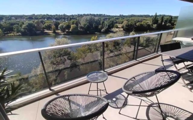 Appartement avec sa terrasse aux bords de Seine