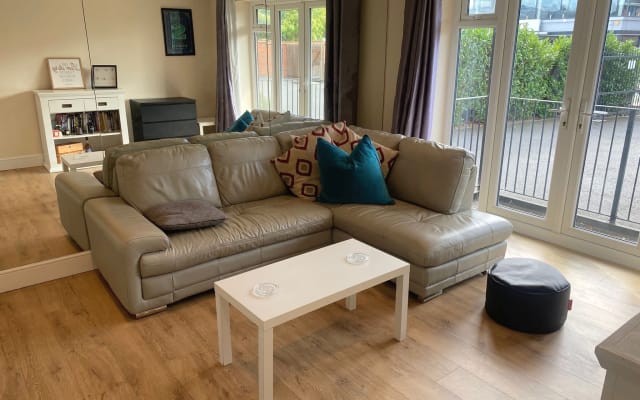 Luxury appartment in beautiful village of Cobham Surrey UK   - Picture 16