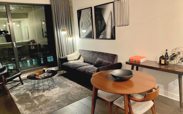 Lovely 1-bedroom condo in the heart of The Village