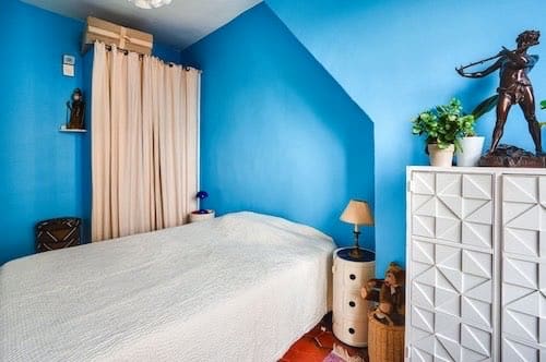 Quiet private room in the heart of Paris. Close to everything.....