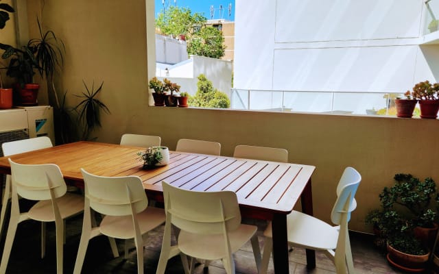 Cafe Culture Townhouse on stylish Bourke Street - Picture 13