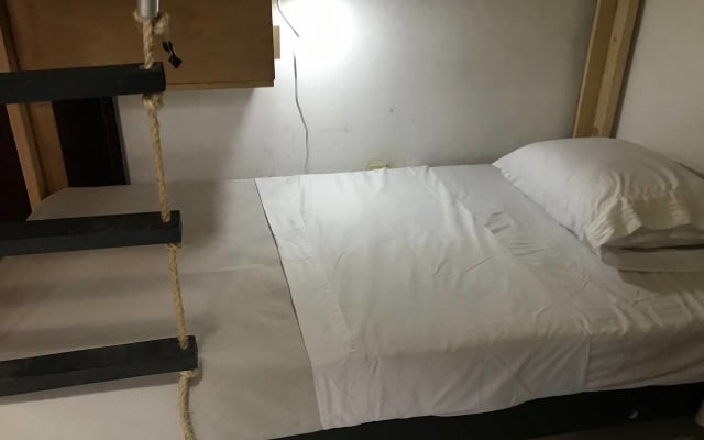 Erhu Haus. Etagenbett im Hostal. - Kopie 01