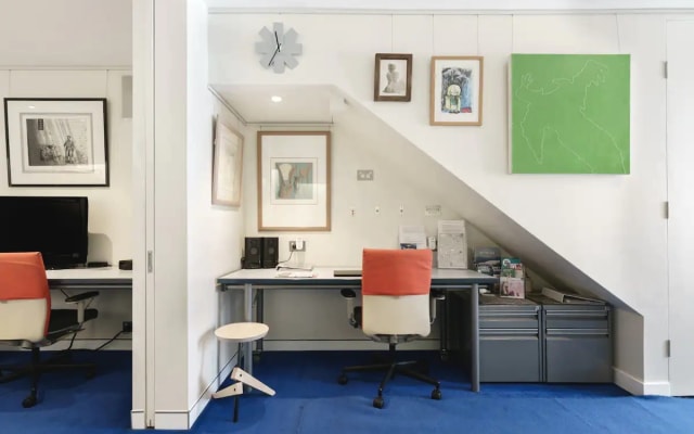 Jeff's listing on misterb&b - Study alcove in a room adjacent to bedroom where there's another desk & chair