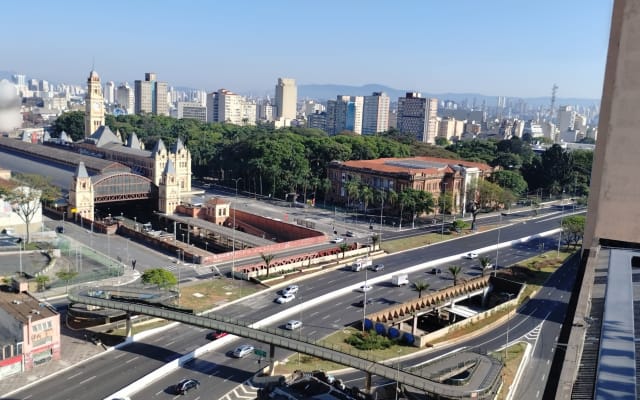 Studio centro histórico de Sao Paulo em frente ao metrô luz