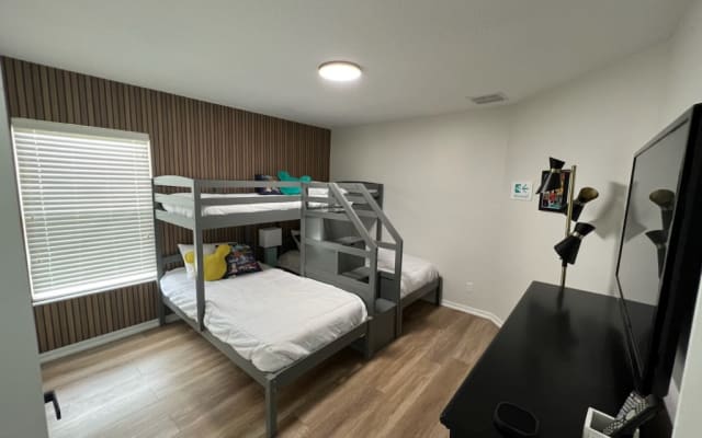  Boutique-Style Gay Men’s Guesthouse (Bdrm #6-Bed #2)
