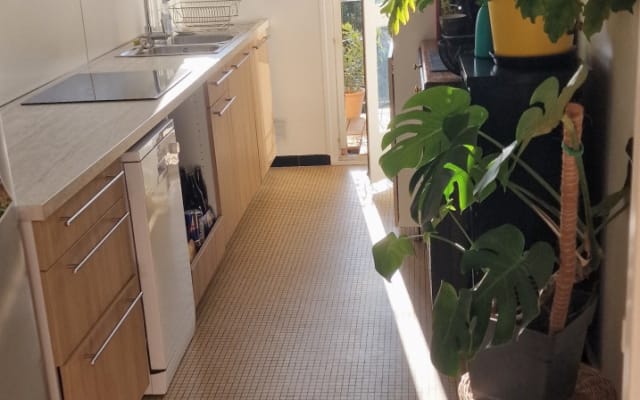 Large private room/lounge near Paris