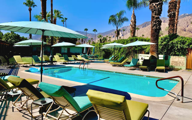 Thomas's listing on misterb&b - Avalon Pool at Vista Grande Resort - You have access to this as well