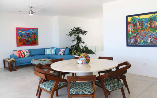 Private Suite w Full Ensuite: Atemberaubendes Strandhaus mit Meerblick