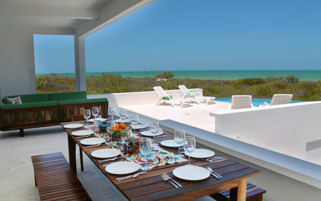 Private Suite w Full Ensuite: Atemberaubendes Strandhaus mit Meerblick