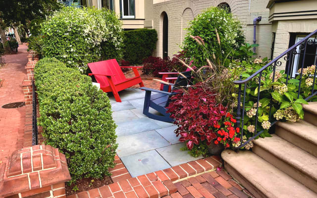 Keiths Inserat auf misterb&b - Front patio for use in the front of the house.