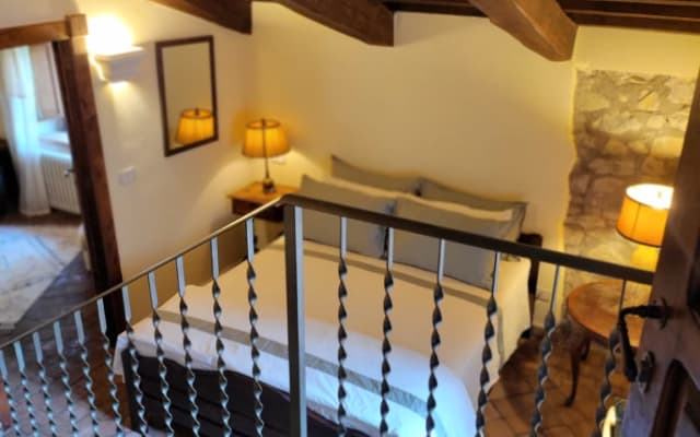 FERME, 8 CHAMBRES + SALLE DE BAIN PRIVÉE, TERRASSE/PISCINE/WIFI/REPAS