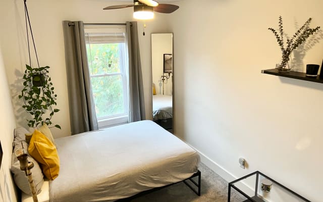 Stylish private double bed room w/ private bathroom