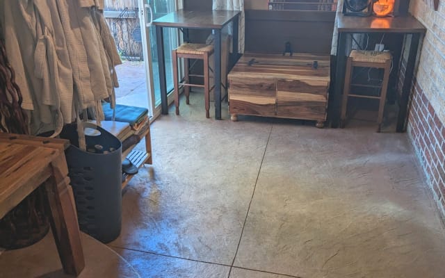 Bird Room, King Bed, Bathroom, Spacious Shared Spaces, Hot Tub - Picture 8