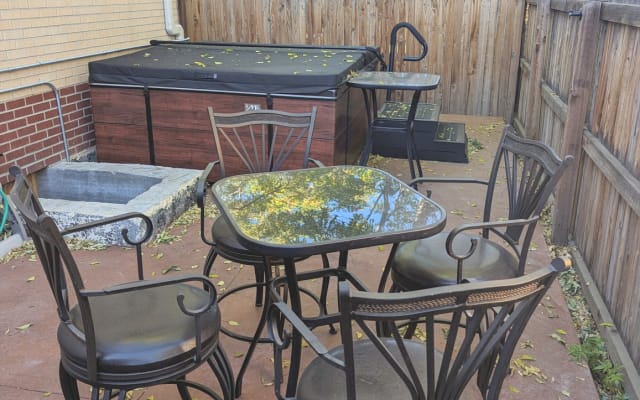 Bird Room, King Bed, Bathroom, Spacious Shared Spaces, Hot Tub - Picture 9