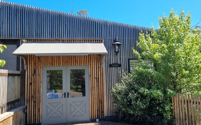 Winemakers Cottage private accommodation in Red Hill amongst the Vines - Picture 21
