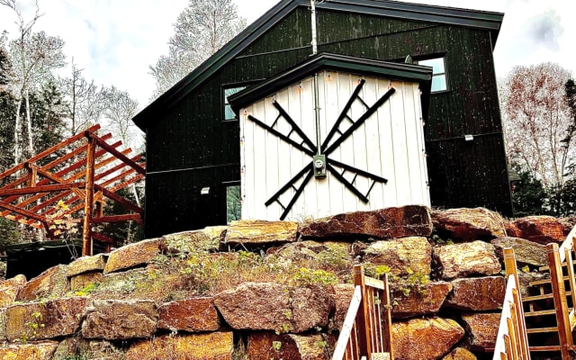 Le Moulin Noir, un chalet de luxe style farmhouse.
