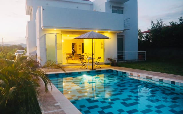 Belle maison avec piscine privée à proximité de Xielo Skydive...