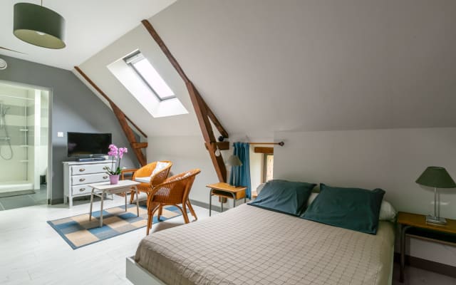 2 camere da letto in una bella casa in pietra con giardino, in una...