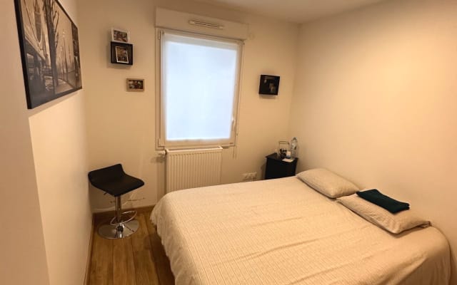 Room in a detached house close to amenities