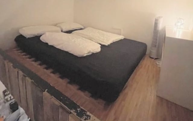 Annonce de Montes sur misterb&b - Second bed in top of the kitchen. 
