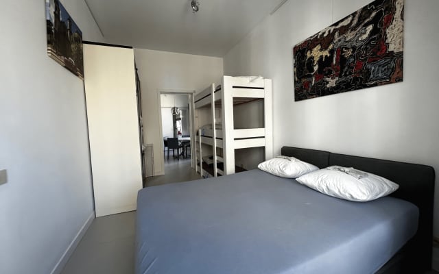 L'annuncio di Jan su misterb&b - big bedroom with double bed (160x200) and triple bunkbed (3x80x200). Wardrobe. Loggia