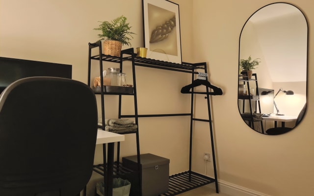 Chambre double confortable près de la gare et parking gratuit