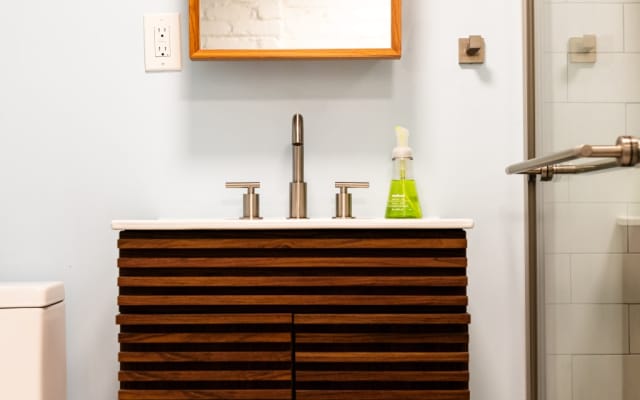 Taylor's listing on misterb&b - Bathroom attached to bedroom