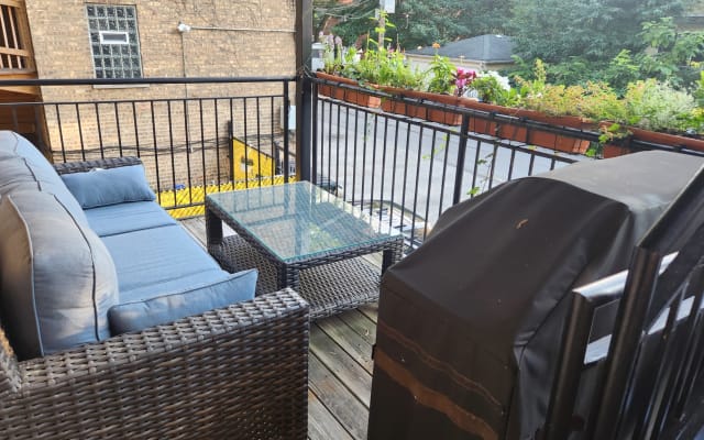 Kevin's listing on misterb&b - Shared Back Deck with grill