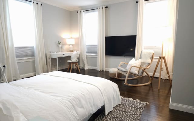 Newly Renovated + Spacious Apt w/ Parking - Picture 8