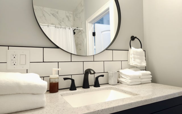 Newly Renovated + Spacious Apt w/ Parking - Picture 17