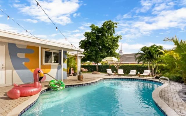 NOUVELLE villa luxueuse avec piscine, conçue avec art, à 5min de la...