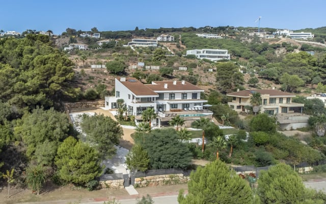 Entfliehen Sie dem Luxus in unserer eleganten Villa mit 7 Schlafzimmern in Sotogrande - Foto 4