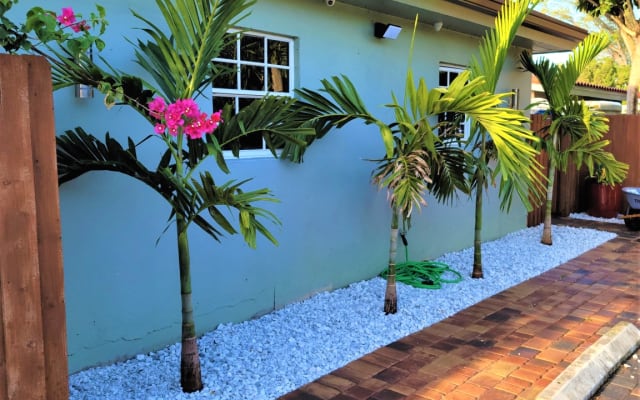 Villa with Heated Pool, Laundry, Ping Pong & More - Picture 9