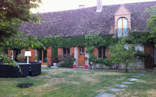 House with amenities in a quiet location 1H from Paris